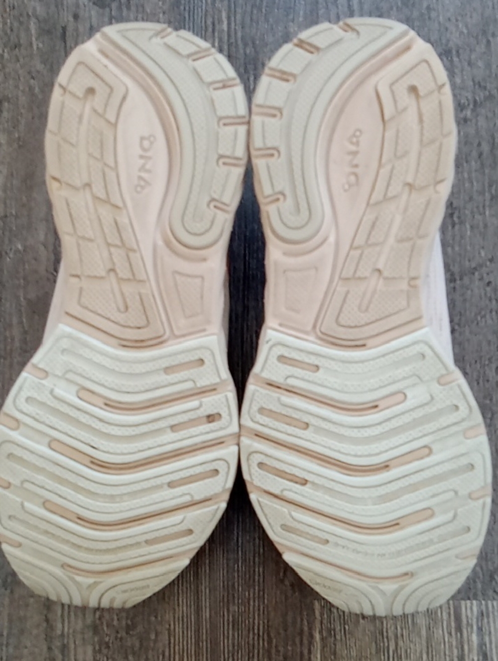 Brooks Women's Athletic Shoes - LIGHTLY USED - Picture 3 of 4